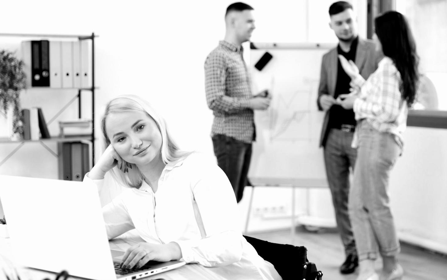 Ambiente di crescita personale durante una sessione di sviluppo dell'autostima